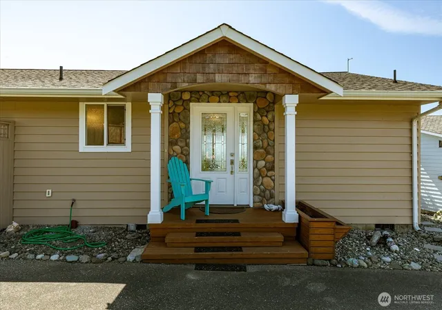 Photo 4 of Single family home for sale at 724 Hacienda Dr, Coupeville, WA 98239 | MLS# NWM2525891 | Listing updated on 2026-09-21