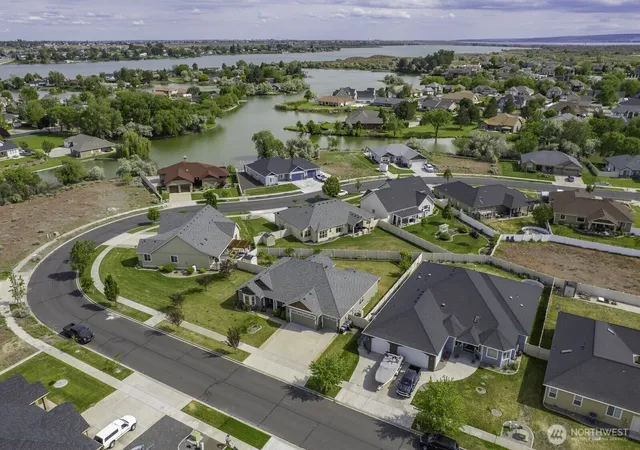 Photo 3 of Single family home for sale at 419 S Astor Loop, Moses Lake, WA 98837 | MLS# NWM2526221 | Listing updated on 2026-09-29