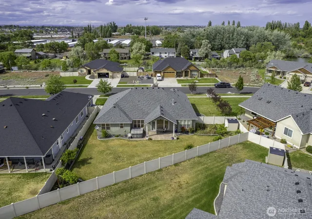 Photo 3 of Single family home for sale at 419 S Astor Loop, Moses Lake, WA 98837 | MLS# NWM2526221 | Listing updated on 2026-09-29