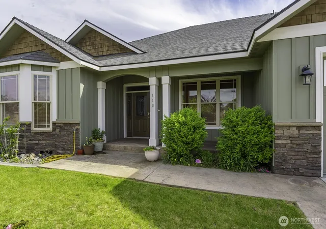 Photo 4 of Single family home for sale at 419 S Astor Loop, Moses Lake, WA 98837 | MLS# NWM2526221 | Listing updated on 2026-09-29