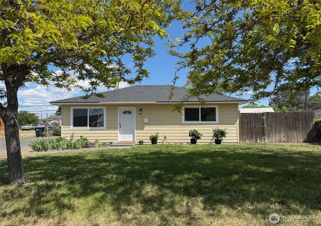 Photo 1 of Single family home for sale at 515 S Juniper Dr, Moses Lake, WA 98837 | MLS# NWM2526275 | Listing updated on 2026-09-21