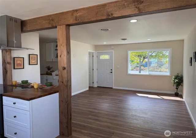Photo 3 of Single family home for sale at 515 S Juniper Dr, Moses Lake, WA 98837 | MLS# NWM2526275 | Listing updated on 2026-09-21