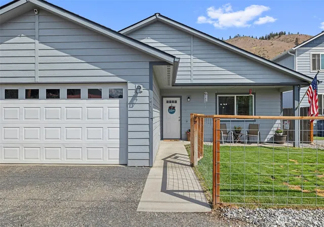 Single family home for sale at 200 W Pleasant Ave, Cashmere, WA 98815 | MLS# NWM2526810