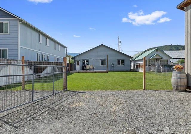 Photo 1 of Single family home for sale at 200 W Pleasant Ave, Cashmere, WA 98815 | MLS# NWM2526810 | Listing updated on 2026-09-21