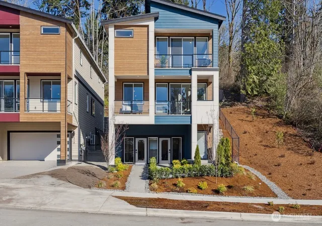 Photo 3 of Single family home for sale at 4004 Aberdeen Way Ne, Renton, WA 98056 | MLS# NWM2526939 | Listing updated on 2026-10-01