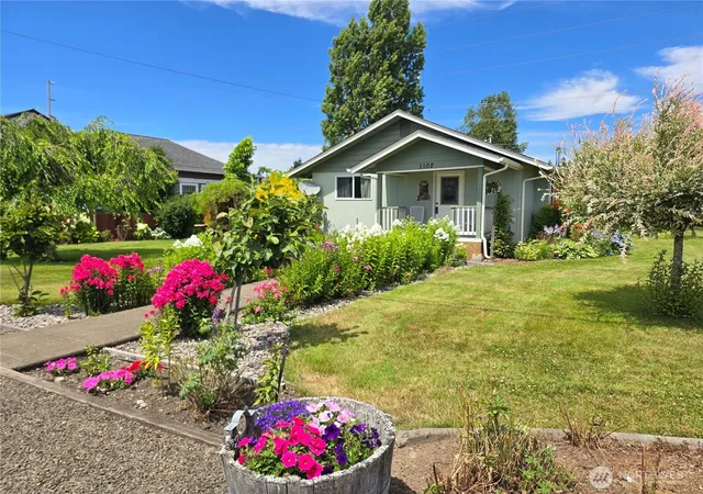 Photo 2 of Single family home for sale at 1102 W Anderson St, Elma, WA 98541 | MLS# NWM2526951 | Listing updated on 2026-09-22