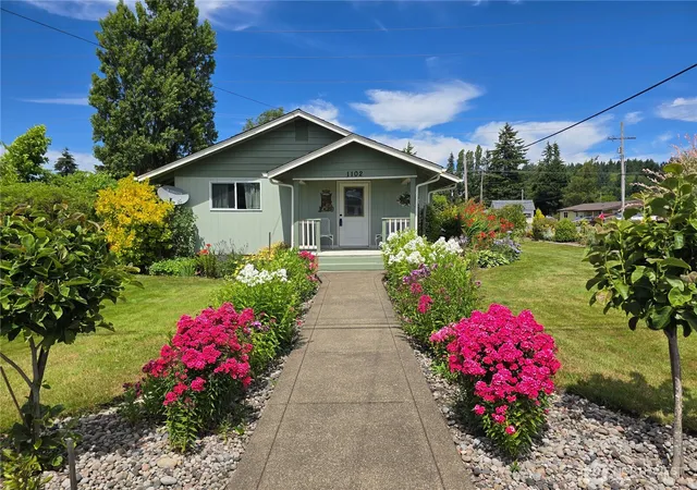 Photo 3 of Single family home for sale at 1102 W Anderson St, Elma, WA 98541 | MLS# NWM2526951 | Listing updated on 2026-09-22