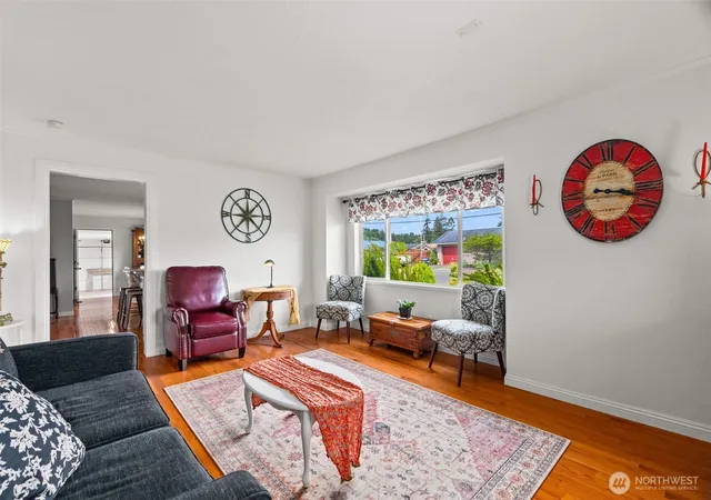 Photo 4 of Single family home for sale at 1102 W Anderson St, Elma, WA 98541 | MLS# NWM2526951 | Listing updated on 2026-09-22