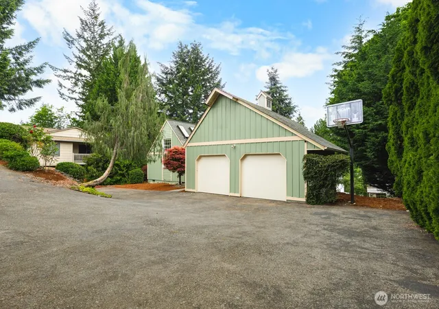 Photo 3 of Single family home for sale at 1520 Weathervane Dr, Fircrest, WA 98466 | MLS# NWM2527185 | Listing updated on 2026-09-21