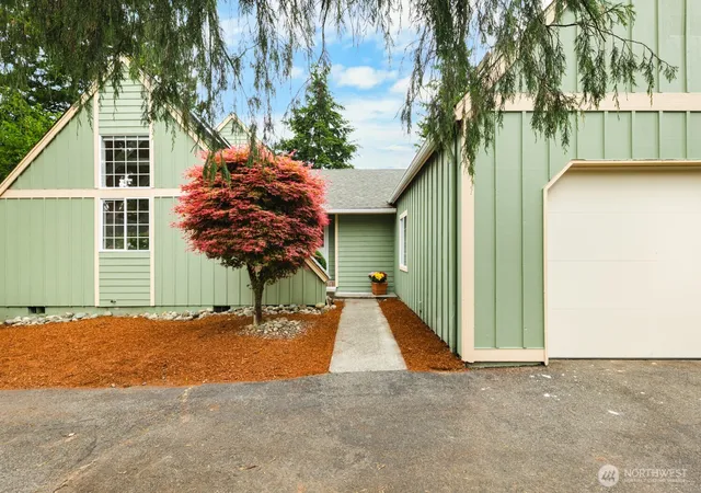 Photo 3 of Single family home for sale at 1520 Weathervane Dr, Fircrest, WA 98466 | MLS# NWM2527185 | Listing updated on 2026-09-21