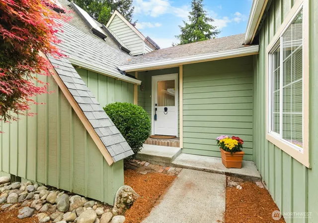 Photo 4 of Single family home for sale at 1520 Weathervane Dr, Fircrest, WA 98466 | MLS# NWM2527185 | Listing updated on 2026-09-21