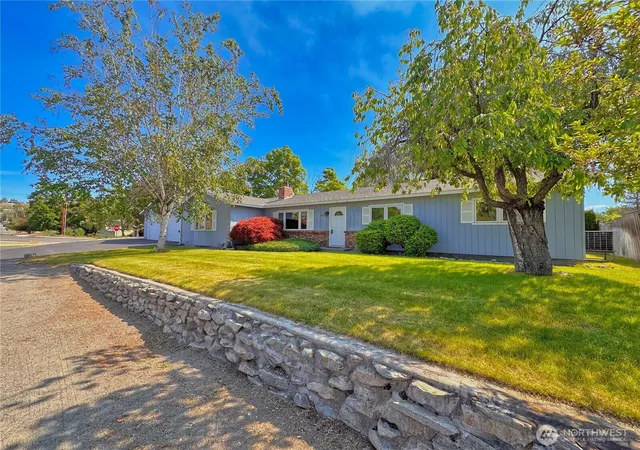 Photo 2 of Single family home for sale at 602 Ironwood St, Omak, WA 98841 | MLS# NWM2527417 | Listing updated on 2026-09-21