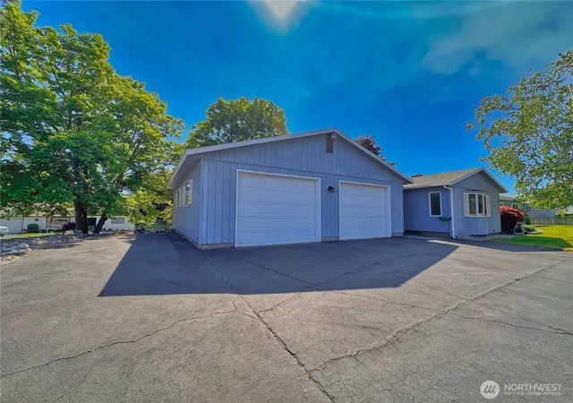 Photo 3 of Single family home for sale at 602 Ironwood St, Omak, WA 98841 | MLS# NWM2527417 | Listing updated on 2026-09-21
