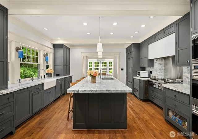 Photo 3 of Mansion for sale at 1642 Federal Ave E, Seattle, WA 98102 | MLS# NWM2527764 | Listing updated on 2026-09-16