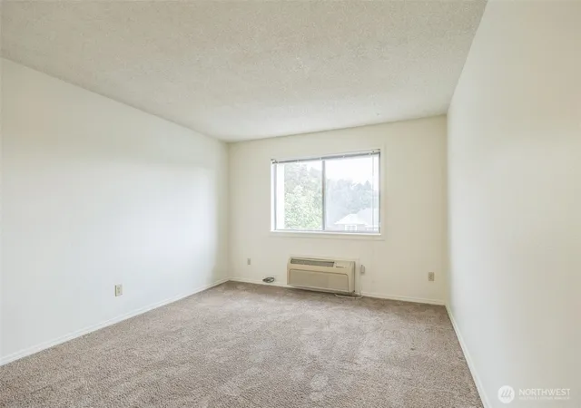 Photo 4 of Sale Pending at 1020 S 20th Avenue, Yakima, WA 98902 | MLS# NWM2527991 | Listing updated on 2026-09-24