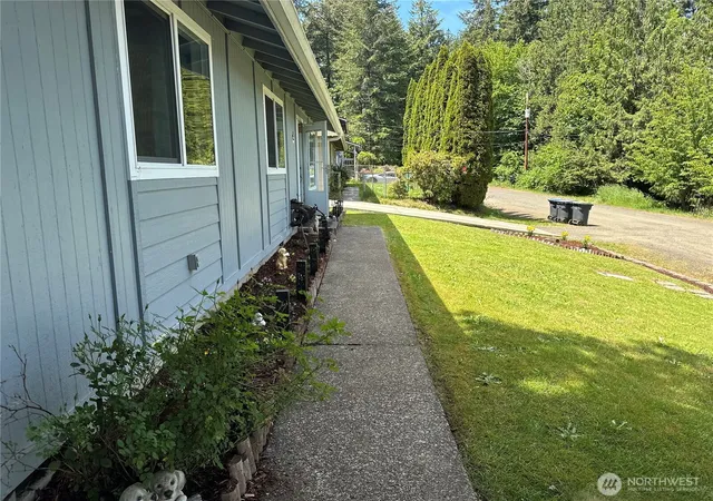 Photo 4 of Single family home for sale at 705 Grandview Ave, Shelton, WA 98584 | MLS# NWM2528227 | Listing updated on 2026-09-21
