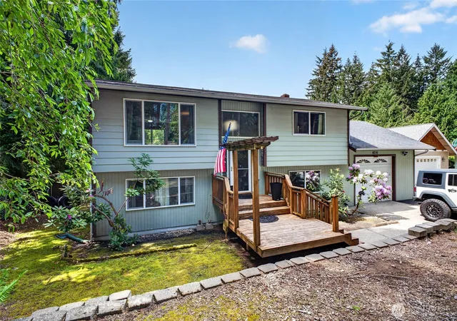 Photo 1 of Single family home for sale at 4216 W Tapps Dr E, Lake Tapps, WA 98391 | MLS# NWM2528980 | Listing updated on 2026-09-21