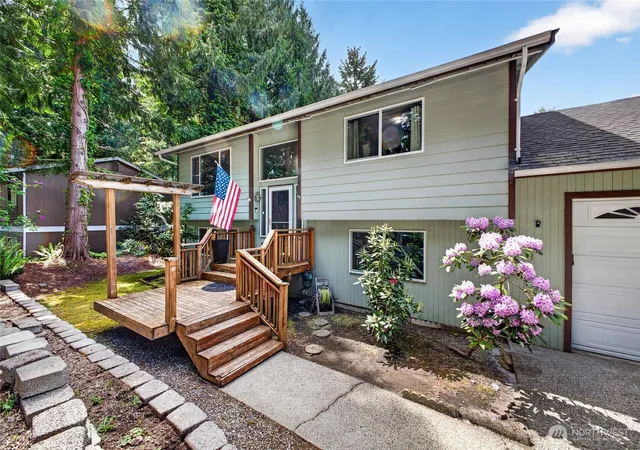 Photo 2 of Single family home for sale at 4216 W Tapps Dr E, Lake Tapps, WA 98391 | MLS# NWM2528980 | Listing updated on 2026-09-21