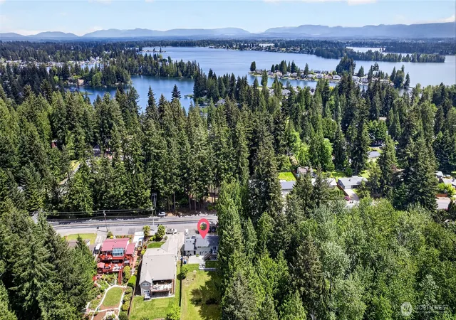 Photo 4 of Single family home for sale at 4216 W Tapps Dr E, Lake Tapps, WA 98391 | MLS# NWM2528980 | Listing updated on 2026-09-21