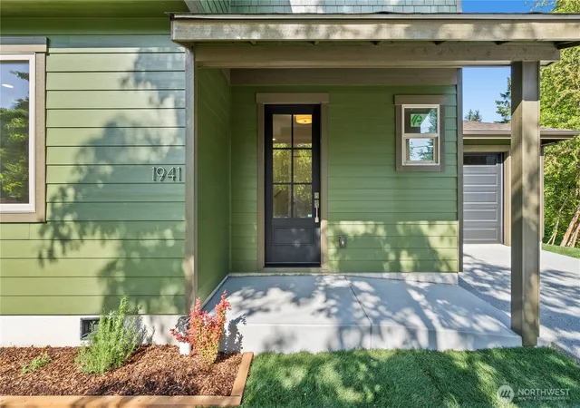 Photo 2 of Single family home for sale at 1941 Division St Nw, Olympia, WA 98502 | MLS# NWM2529033 | Listing updated on 2026-09-29