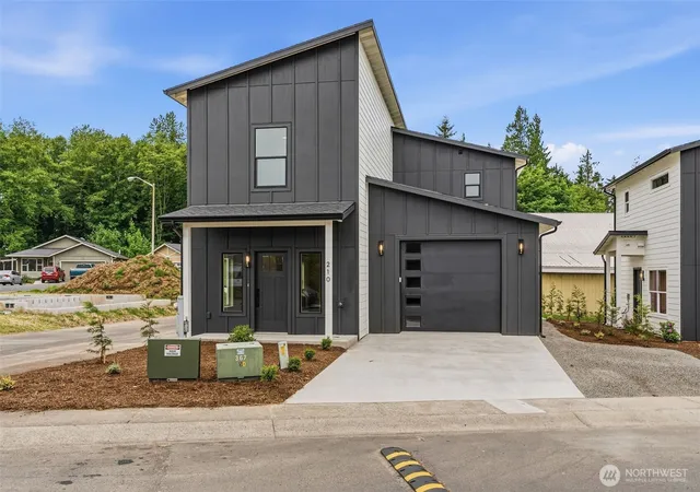 Photo 2 of Contingent at 210 Glengate St, Cathlamet, WA 98612 | MLS# NWM2529084 | Listing updated on 2026-09-21