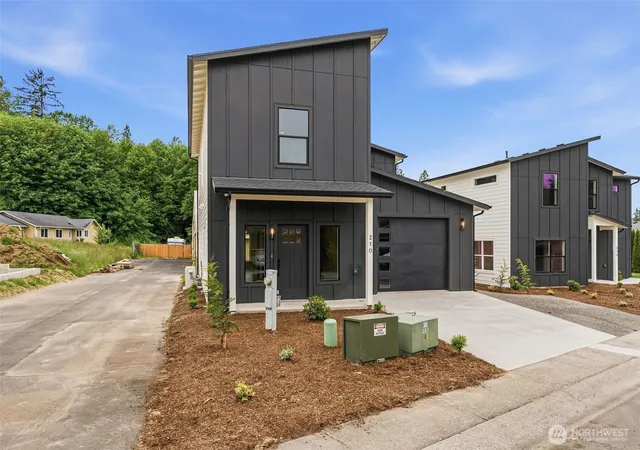 Photo 3 of Contingent at 210 Glengate St, Cathlamet, WA 98612 | MLS# NWM2529084 | Listing updated on 2026-09-21