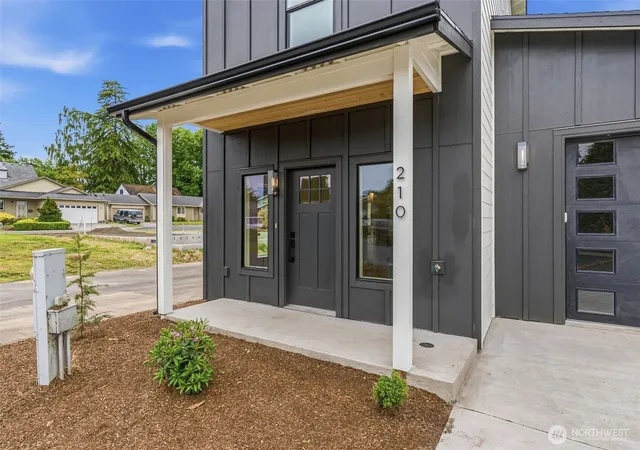 Photo 3 of Single family home for sale at 210 Glengate St, Cathlamet, WA 98612 | MLS# NWM2529084 | Listing updated on 2026-09-21