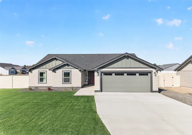 Photo 1 of Sale Pending at 212 N Paxson Dr, Moses Lake, WA 98837 | MLS# NWM2529216 | Listing updated on 2026-09-22