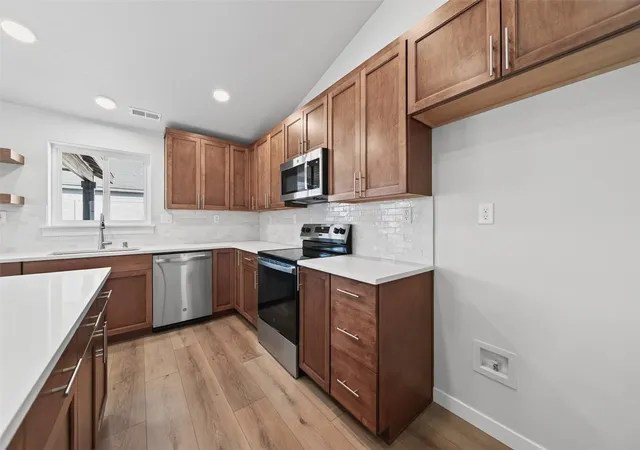 Photo 4 of Sale Pending at 212 N Paxson Dr, Moses Lake, WA 98837 | MLS# NWM2529216 | Listing updated on 2026-09-22