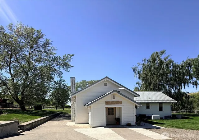 Photo 1 of Single family home for sale at 12944 Lower Waitsburg Rd, Waitsburg, WA 99361 | MLS# NWM2529276 | Listing updated on 2026-09-21