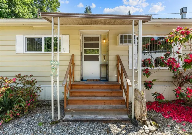 Photo 2 of Manufactured home for sale at 41741 Mountain View Ln, Concrete, WA 98237 | MLS# NWM2529454 | Listing updated on 2026-09-21