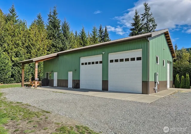 Photo 3 of Single family home for sale at 19443 Oakleaf Ln, Sedro Woolley, WA 98284 | MLS# NWM2529703 | Listing updated on 2026-09-21