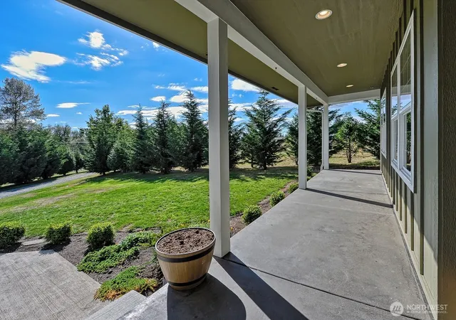 Photo 4 of Single family home for sale at 19443 Oakleaf Ln, Sedro Woolley, WA 98284 | MLS# NWM2529703 | Listing updated on 2026-09-21
