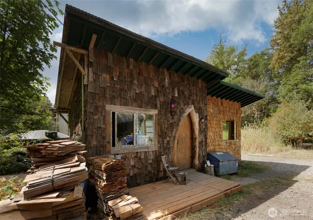Photo 3 of Sale Pending at 15221 Vantine Rd Se, Tenino, WA 98589 | MLS# NWM2529705 | Listing updated on 2026-09-30