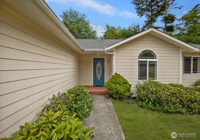 Photo 3 of Single family home for sale at 2220 Williams Rd, Oak Harbor, WA 98277 | MLS# NWM2529867 | Listing updated on 2026-09-21