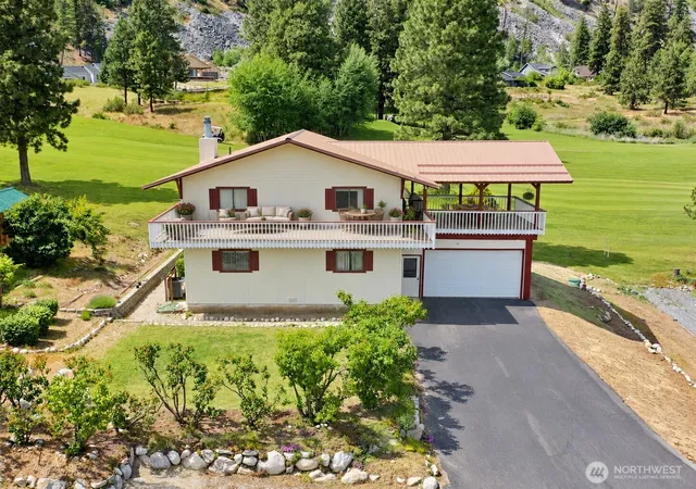 Photo 2 of Single family home for sale at 81 Golf Crse Dr, Pateros, WA 98846 | MLS# NWM2529971 | Listing updated on 2026-09-30