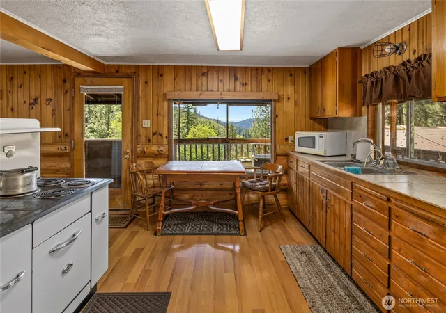 Photo 4 of Single family home for sale at 502 Harkness Rd, Cle Elum, WA 98922 | MLS# NWM2530238 | Listing updated on 2026-09-28