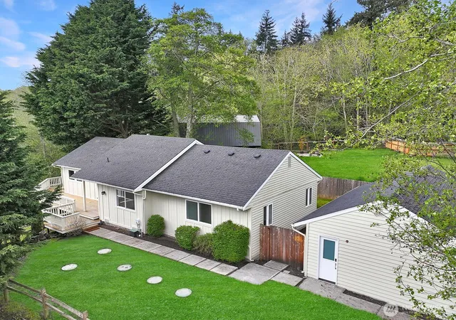 Photo 1 of Sale Pending at 3760 Periwinkle Rd, Clinton, WA 98236 | MLS# NWM2530506 | Listing updated on 2026-10-04