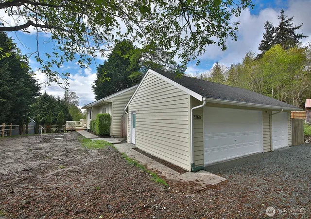 Photo 2 of Sale Pending at 3760 Periwinkle Rd, Clinton, WA 98236 | MLS# NWM2530506 | Listing updated on 2026-10-04