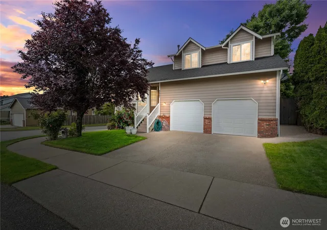 Photo 3 of Sale Pending at 8627 136th Street E, Puyallup, WA 98373 | MLS# NWM2530872 | Listing updated on 2026-10-01