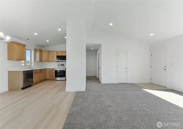 Photo 3 of Single family home for sale at 330 N Sandy Loop, Moses Lake, WA 98837 | MLS# NWM2530889 | Listing updated on 2026-09-27
