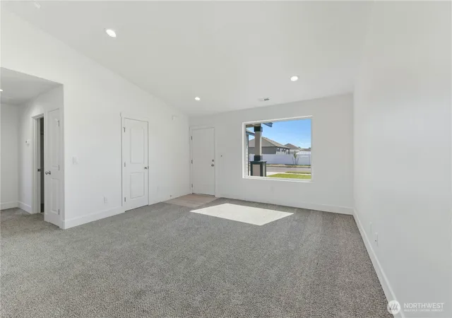 Photo 4 of Single family home for sale at 330 N Sandy Loop, Moses Lake, WA 98837 | MLS# NWM2530889 | Listing updated on 2026-09-27