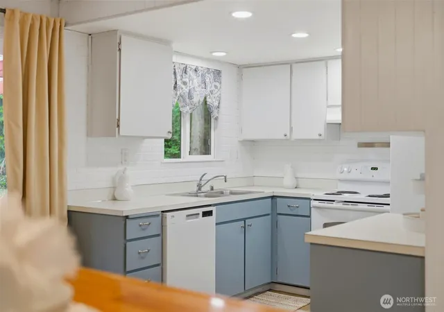 Photo 3 of Single family home for sale at 3402 72nd Avenue NW, Gig Harbor, WA 98335 | MLS# NWM2530917 | Listing updated on 2026-09-21