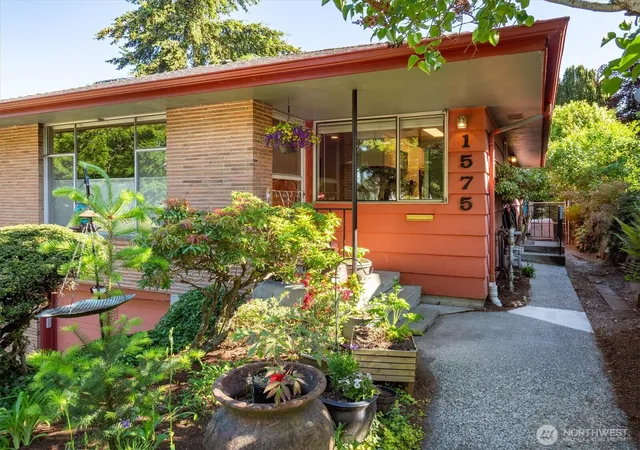 Photo 3 of House for sale at 1573 Northwest 90th St, Seattle, WA 98117 | MLS# NWM2531014 | Listing updated on 2026-09-30
