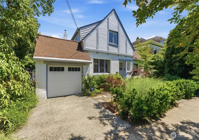 Photo 3 of Single family home for sale at 614 35th Avenue, Seattle, WA 98122 | MLS# NWM2531105 | Listing updated on 2026-09-29
