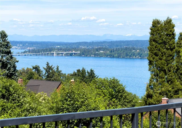 Photo 3 of Single family home for sale at 614 35th Avenue, Seattle, WA 98122 | MLS# NWM2531105 | Listing updated on 2026-09-29