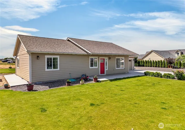 Photo 3 of Sale Pending at 2381 W Dylan Ln, Othello, WA 99344 | MLS# NWM2531218 | Listing updated on 2026-09-22
