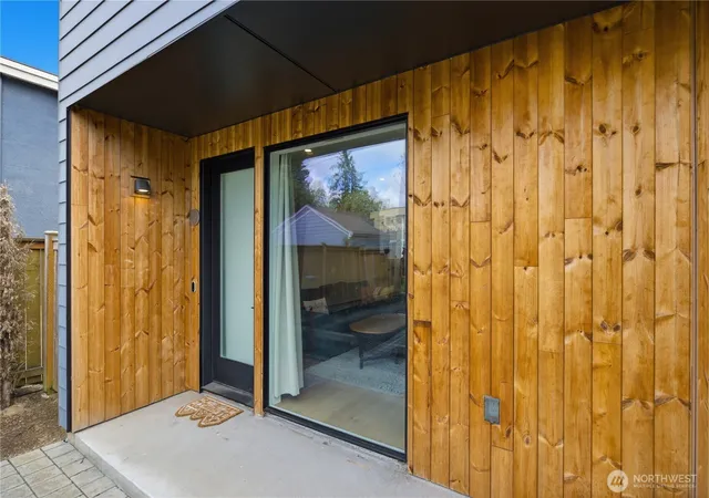 Photo 3 of Townhouse for sale at 918 N 100th Street #B, Seattle, WA 98133 | MLS# NWM2531631 | Listing updated on 2026-09-30