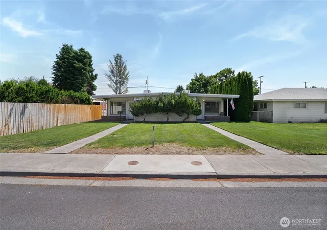 Photo 3 of Sale Pending at 0 16 & 20 F St Sw, Ephrata, WA 98823 | MLS# NWM2531914 | Listing updated on 2026-09-25