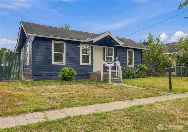 Photo 1 of Single family home for sale at 1116 9th Avenue, Longview, WA 98632 | MLS# NWM2531931 | Listing updated on 2026-09-21